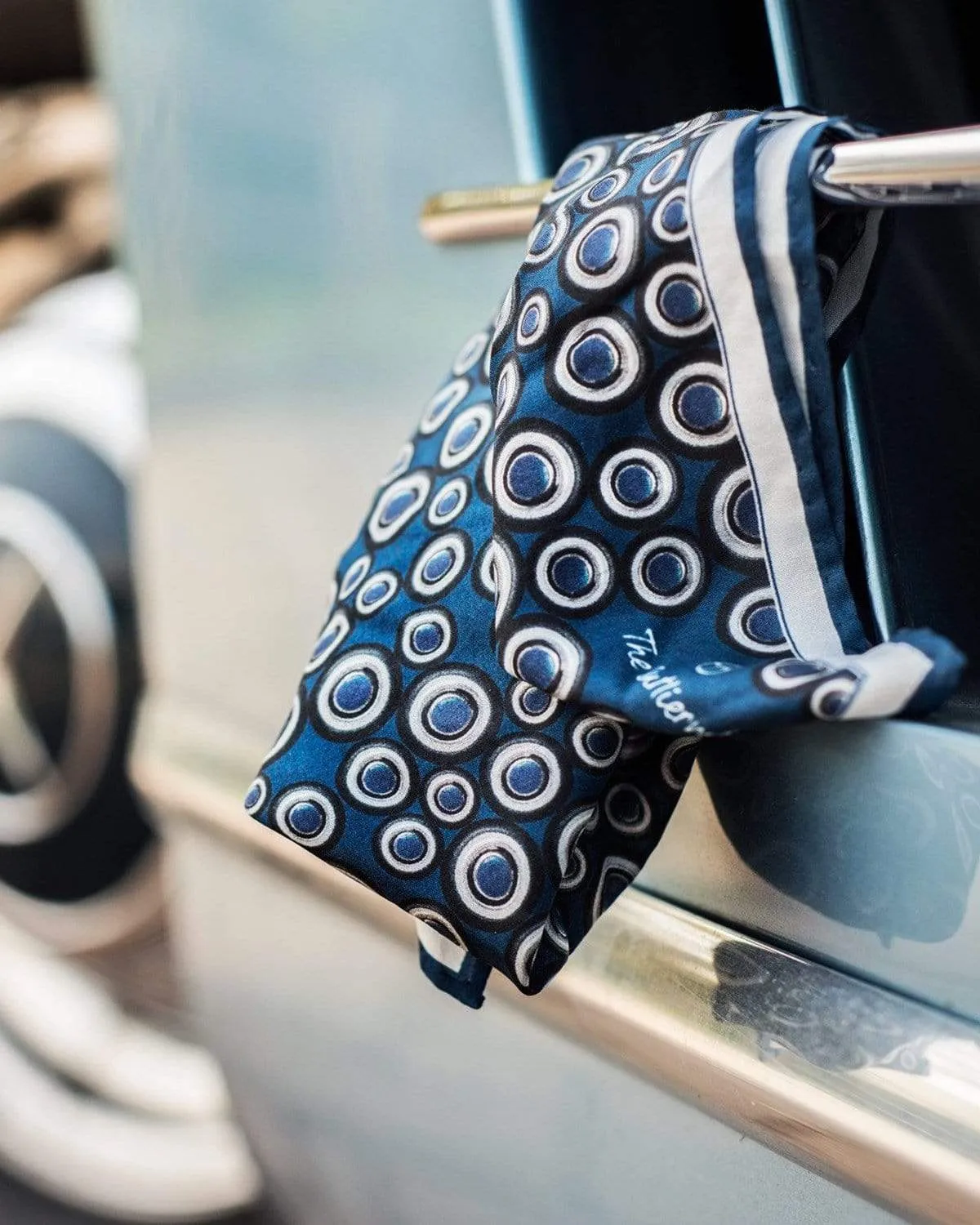 SIGNATURE WHEEL - Silk Pocket Square - Blue